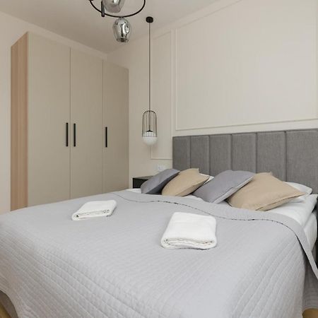Wola Spacious Flat With Air Conditioning & Balcony By Noclegi Renters วอร์ซอ ภายนอก รูปภาพ