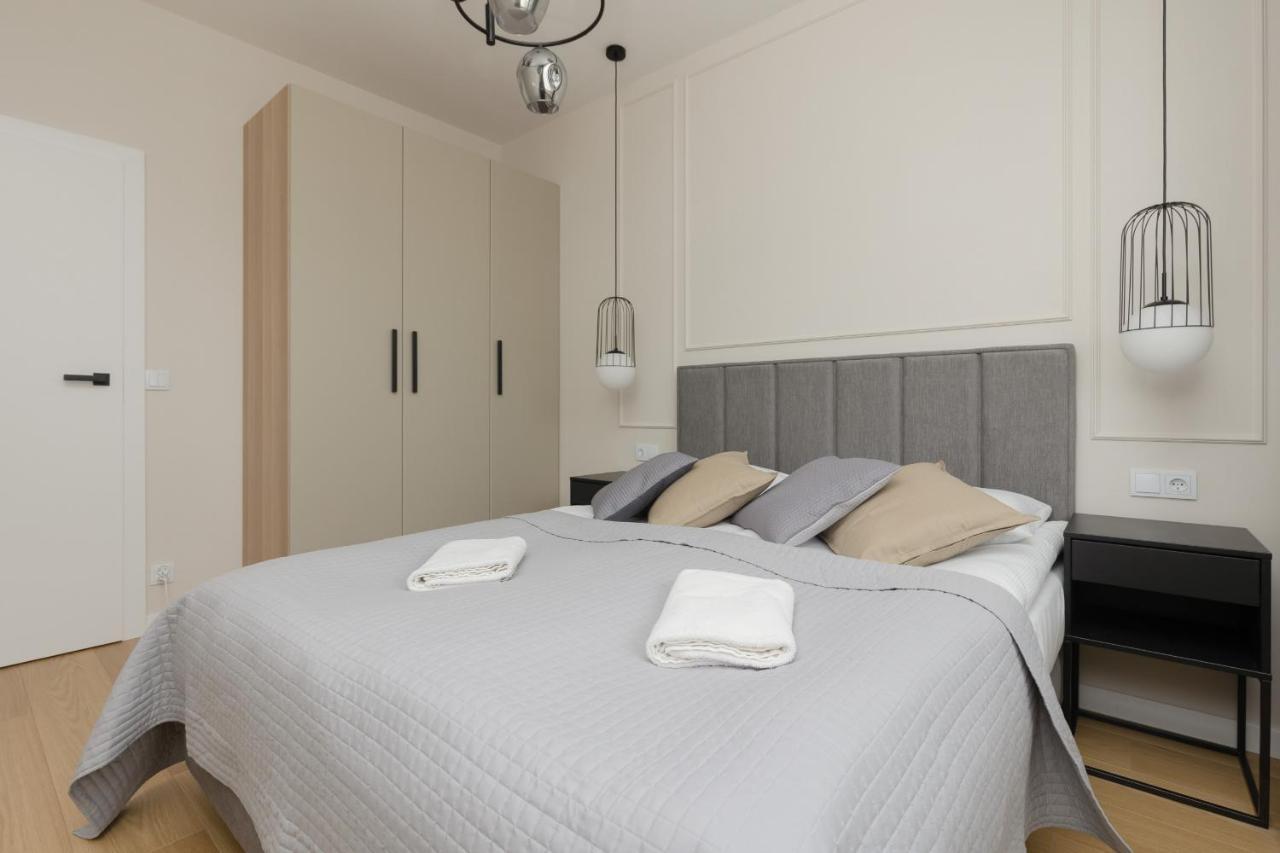 Wola Spacious Flat With Air Conditioning & Balcony By Noclegi Renters วอร์ซอ ภายนอก รูปภาพ