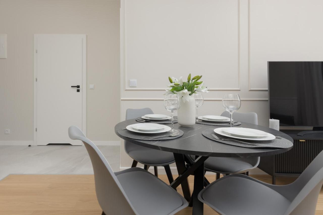 Wola Spacious Flat With Air Conditioning & Balcony By Noclegi Renters วอร์ซอ ภายนอก รูปภาพ