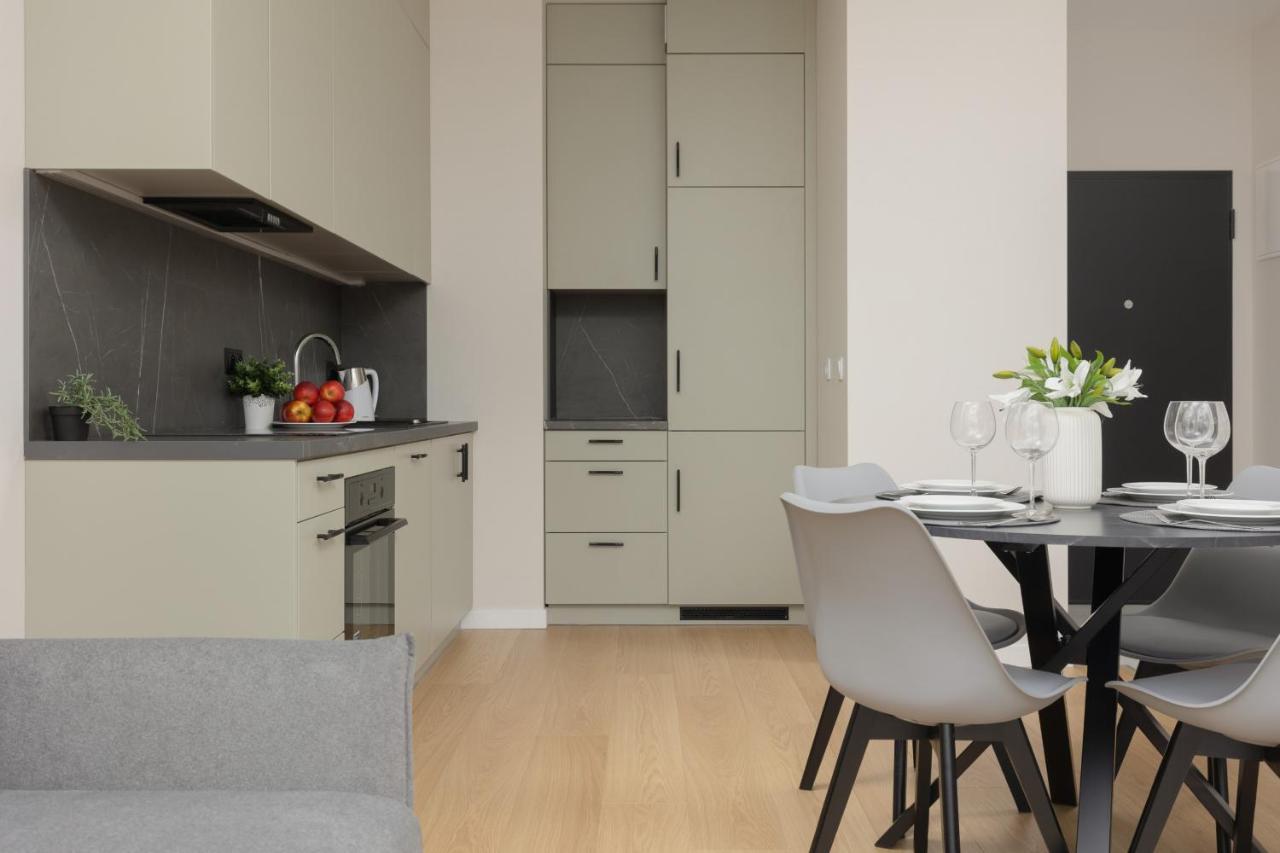 Wola Spacious Flat With Air Conditioning & Balcony By Noclegi Renters วอร์ซอ ภายนอก รูปภาพ