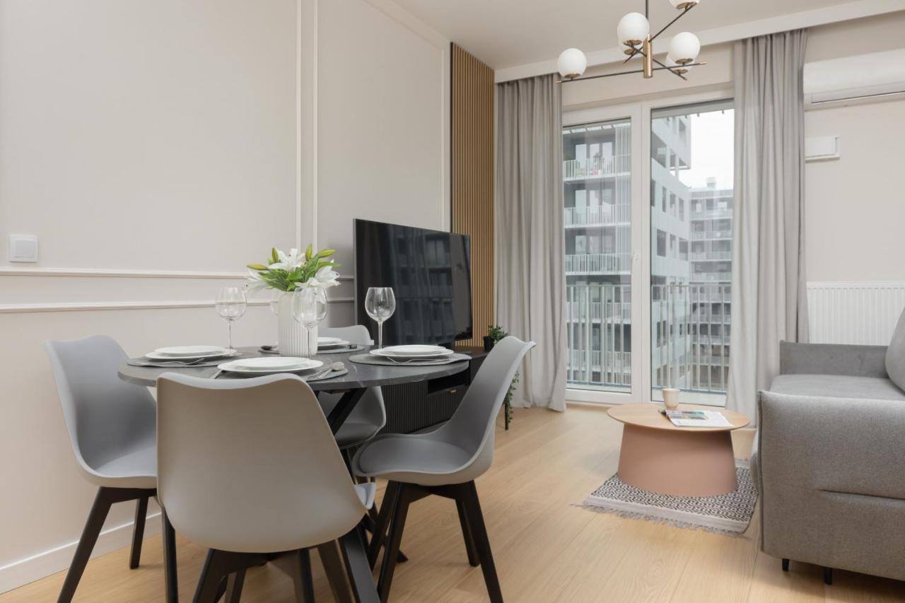 Wola Spacious Flat With Air Conditioning & Balcony By Noclegi Renters วอร์ซอ ภายนอก รูปภาพ
