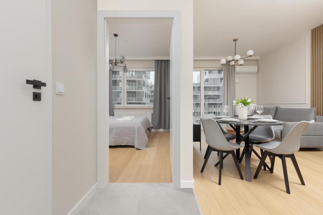 Wola Spacious Flat With Air Conditioning & Balcony By Noclegi Renters วอร์ซอ ภายนอก รูปภาพ